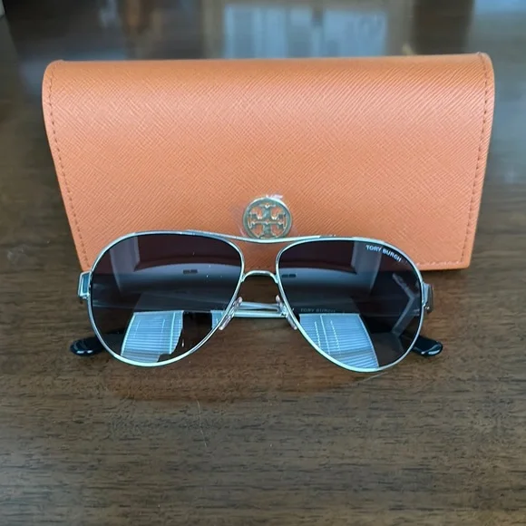 Tory Burch Silver Aviator Sunglasses with Orange Case Tory Burch Silver Aviator Sunglasses Sunnies | Mercari main image 4